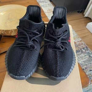 yeezy 350 bred. size 6.5. worn but i’m great shape.